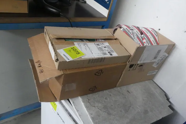 Konvolut Schleifpapier Umfang. 3x Karton mit Inhalt